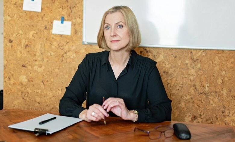 online strategist for marketing lighthouse